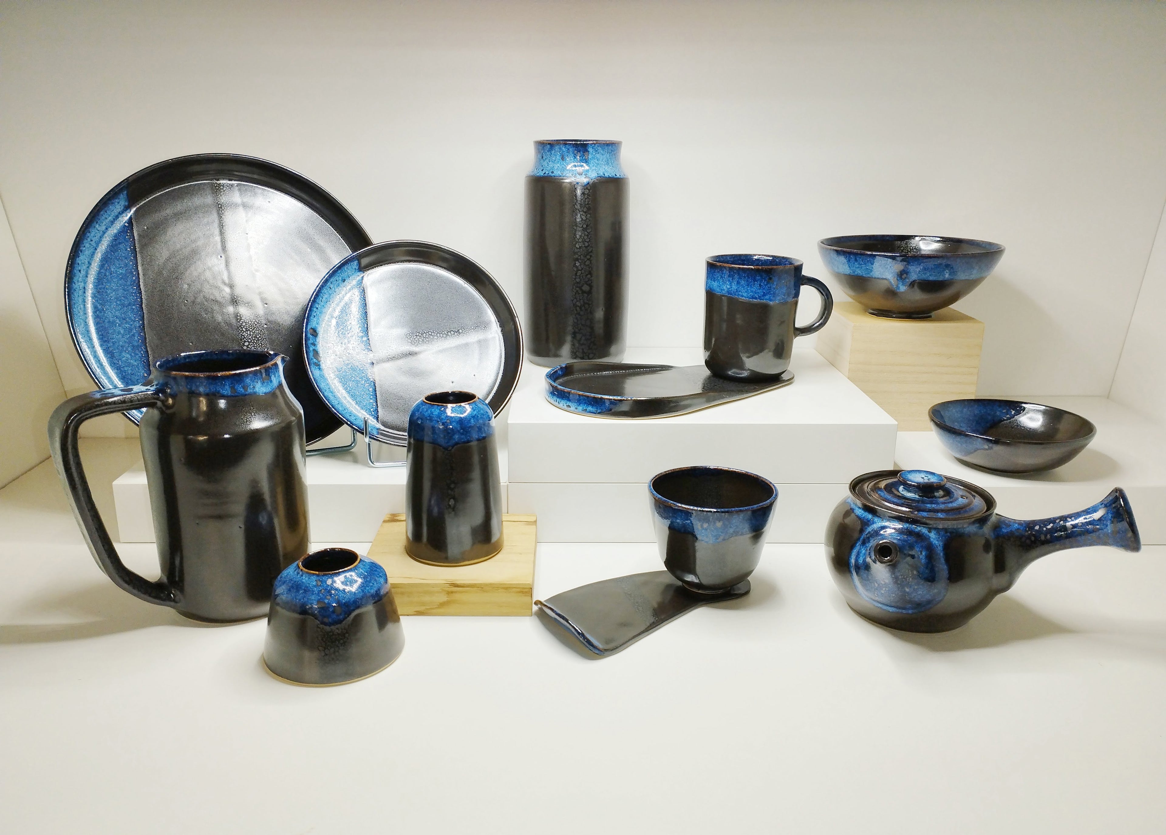 Vaisselle émaillée noir et bleu inspiration Japon